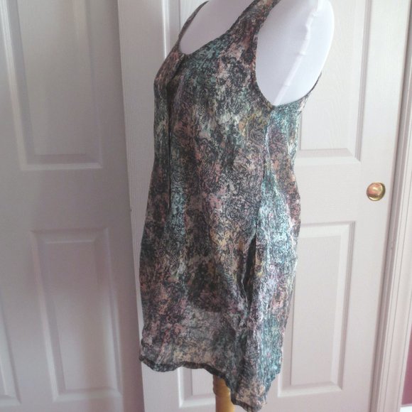 Pretty Insight Patterned Tank Top With Pockets - Picture 3 of 7